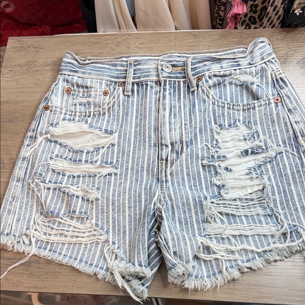 American Eagle Outfitters Blue Striped Distressed Denim Jean Shorts - 00 - W26